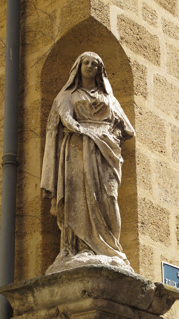 Architectural details in Aix-en-Provence: there is huge variety of small details to appreciate in the old city...