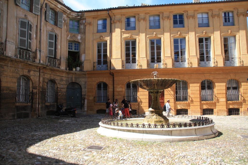 Place d'Albertas, Aix-en-Provence