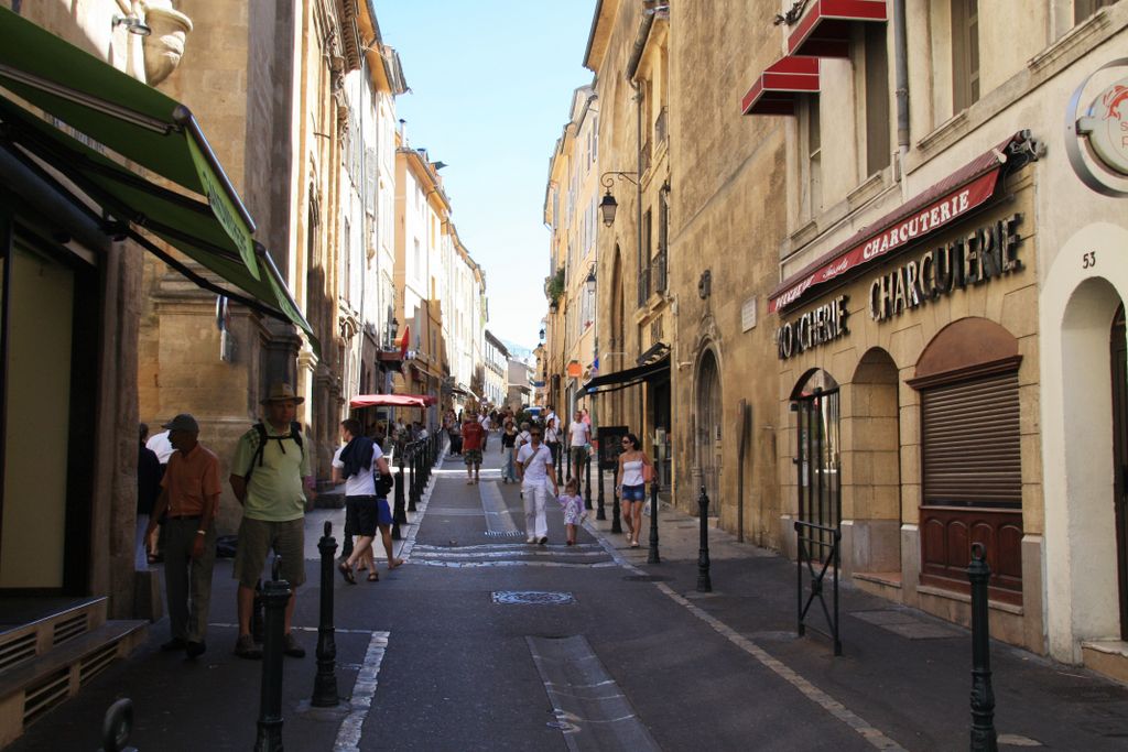Streets of old Aix-en-Provence...