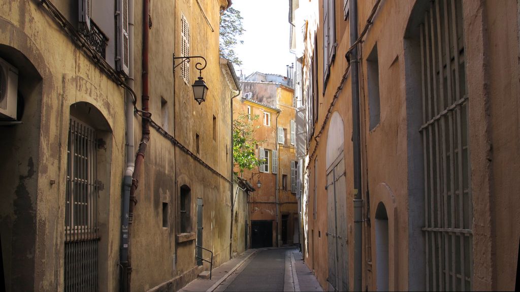Small streets in Aix, behind the Main Court building