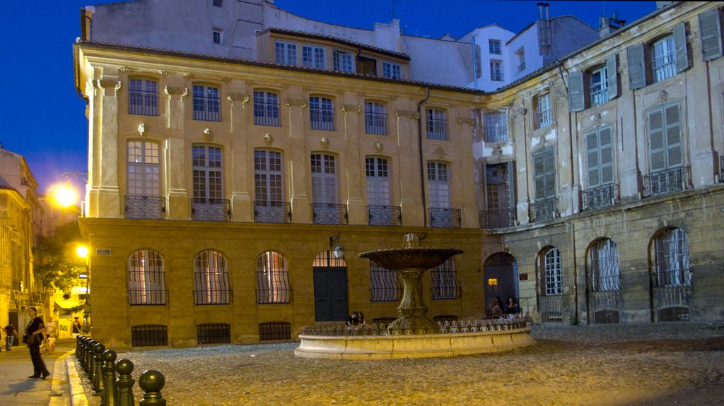 Aix-en-Provence, old city at night, place d'Albertas