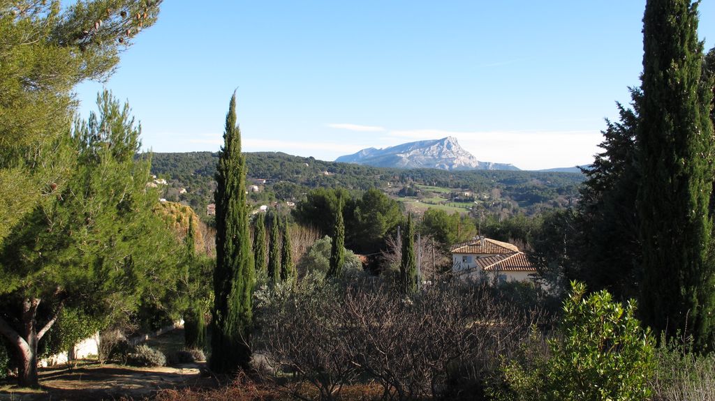 View of the area around Aix-en-Provence, in January lights...