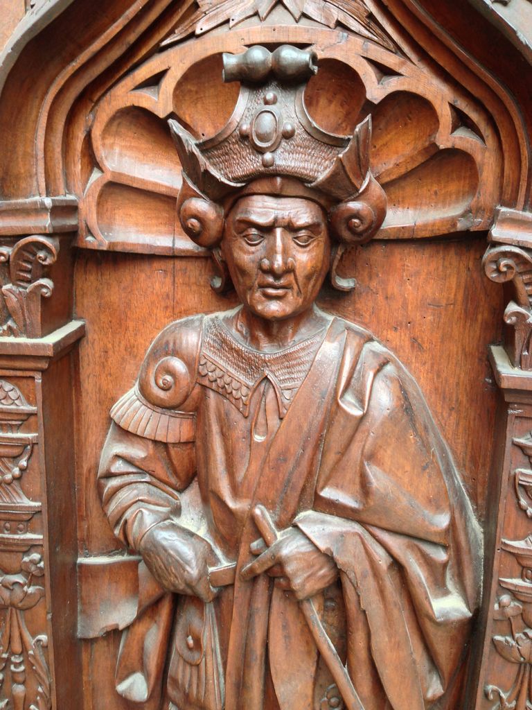 Details of the wooden door of the cathedral (carved into the wood...)