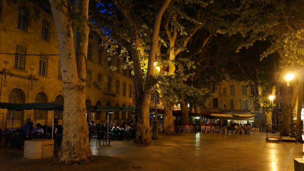 The old city of Aix-en-Provence at night...