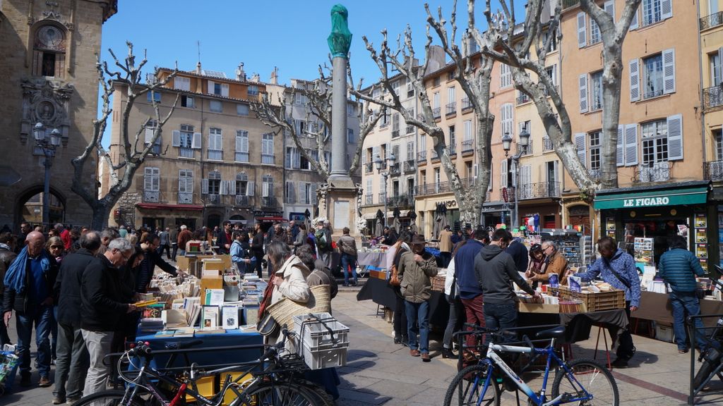 Monthly bookmarket in Aix-en-Provence