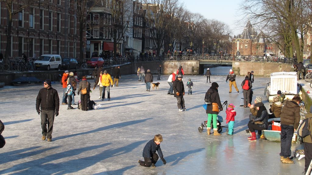 Incredible winter in Amsterdam... (Kloveniersburgwal)