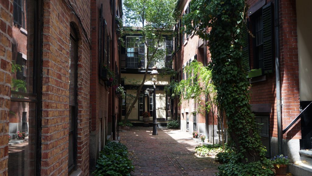 Small courtyard on Revere Street, Beacon Hill, Boston