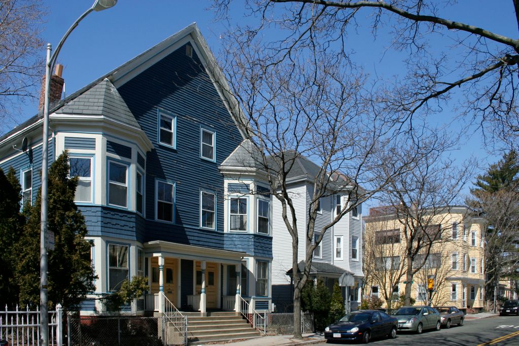 Area of Cambridge between Harvard and the Charles River