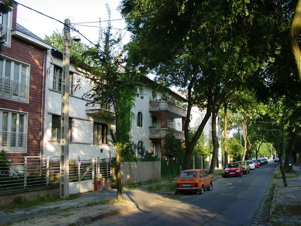 Torockó utca, a characteristic small street in the older (pre-war) residential area