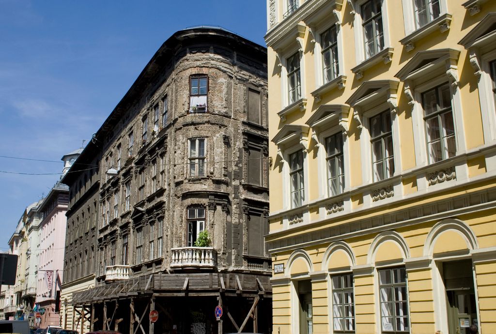 Budapest past and future: some of the buildings in the centre have not been renovated since the war and there is still a lack of money to do that. On the other hand, others have found the money to be beautifully redone... Before 1991, most of the city centre buildings looked like the one in ruins...