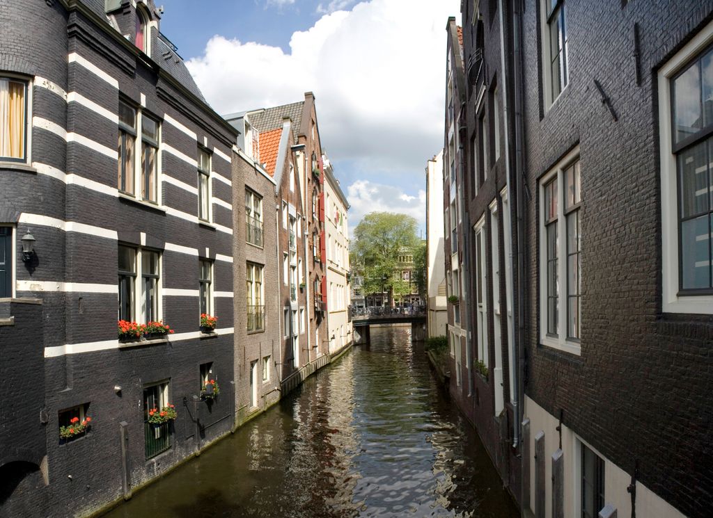 Beulingsluis, Amsterdam (one of the very few places in Amsterdam where the houses are directly on the water)