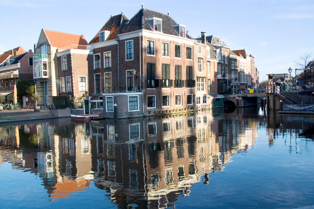 Leiden, view of the Galgewater, from Vismarkt