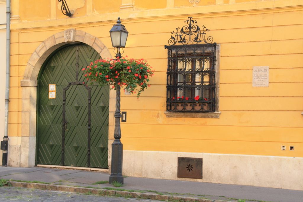 Táncsis Mihály utca, Castle Hill, Budapest