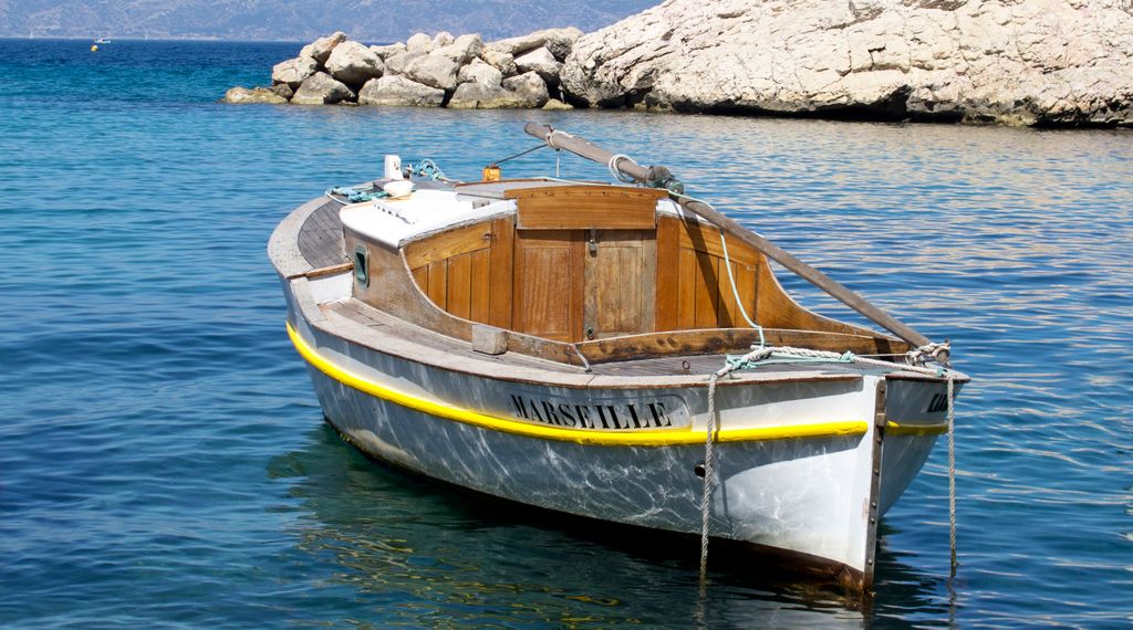 Port du Vallont-des-Auffes, Marseille: a very small former fishers' port, today completely swalled by the city...