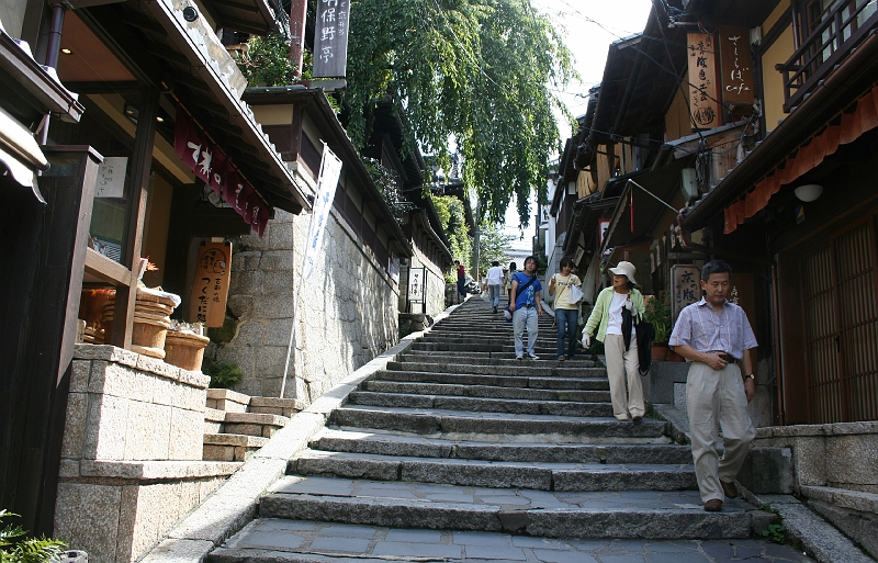 IMG_1379.jpg - Small streets around the Kiyomizu Dera Temple