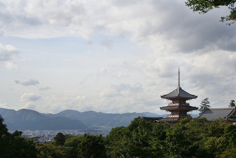 IMG_1471.jpg - View of the Kiyomizu temple from the surrounding park