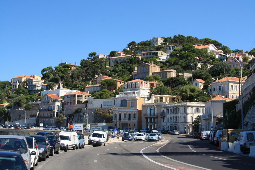 Along the seaside road of Marseille (