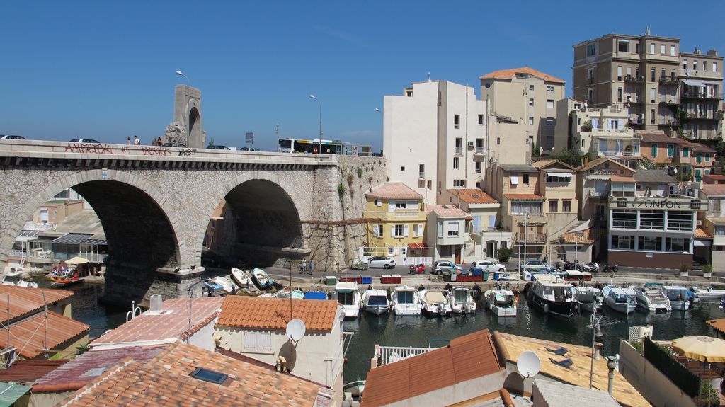 Port du Vallont-des-Auffes, Marseille: a very small former fishers' port, today completely swalled by the city...