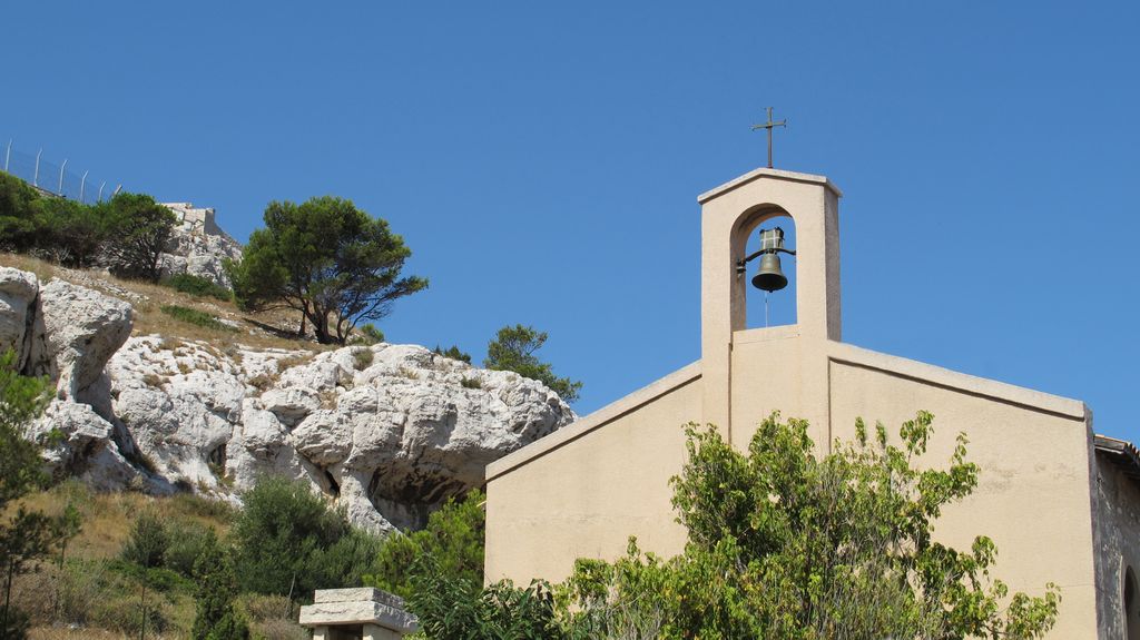 At the outskirts of Marseille (la Mandrague)