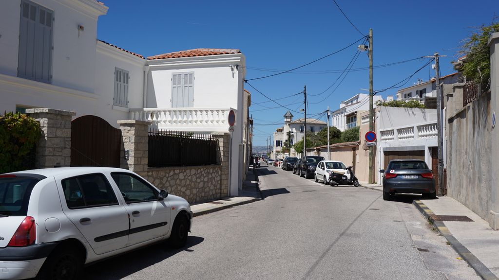 Small street between Anse de Malmousque and Anse de Maldormé, Marseille