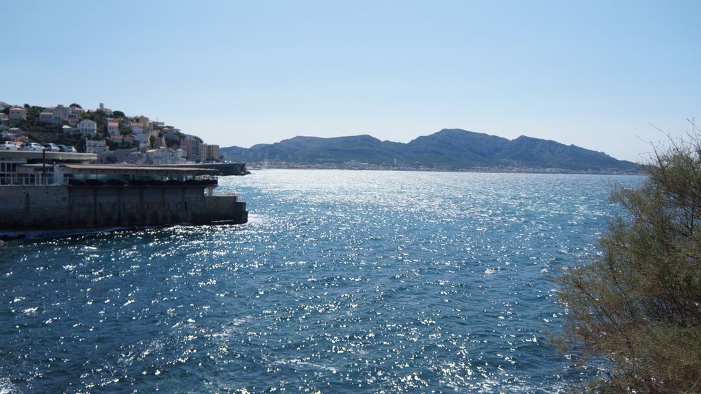 The bay of Marseille, on a late summer day