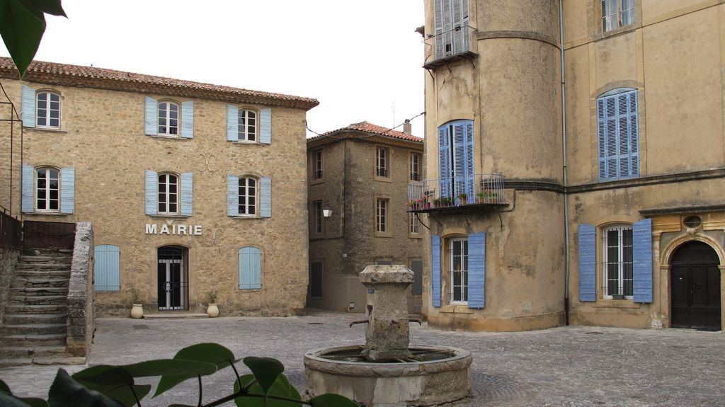 Grambois, in the Lubéron mountains, France