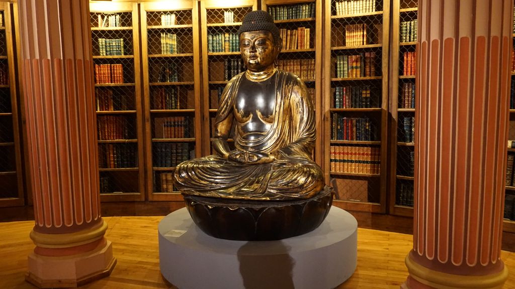 At the Musée Guimet, Paris (the library of the founder of the Museum, Émile Étienne Guimet, which also includes two buddha statues like this “Amida” statue of Japan)