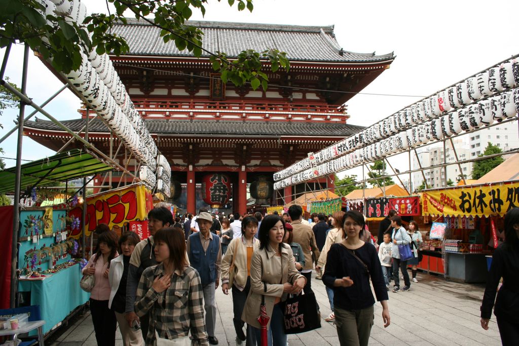 Sensó-ji, just ahead of the main temple